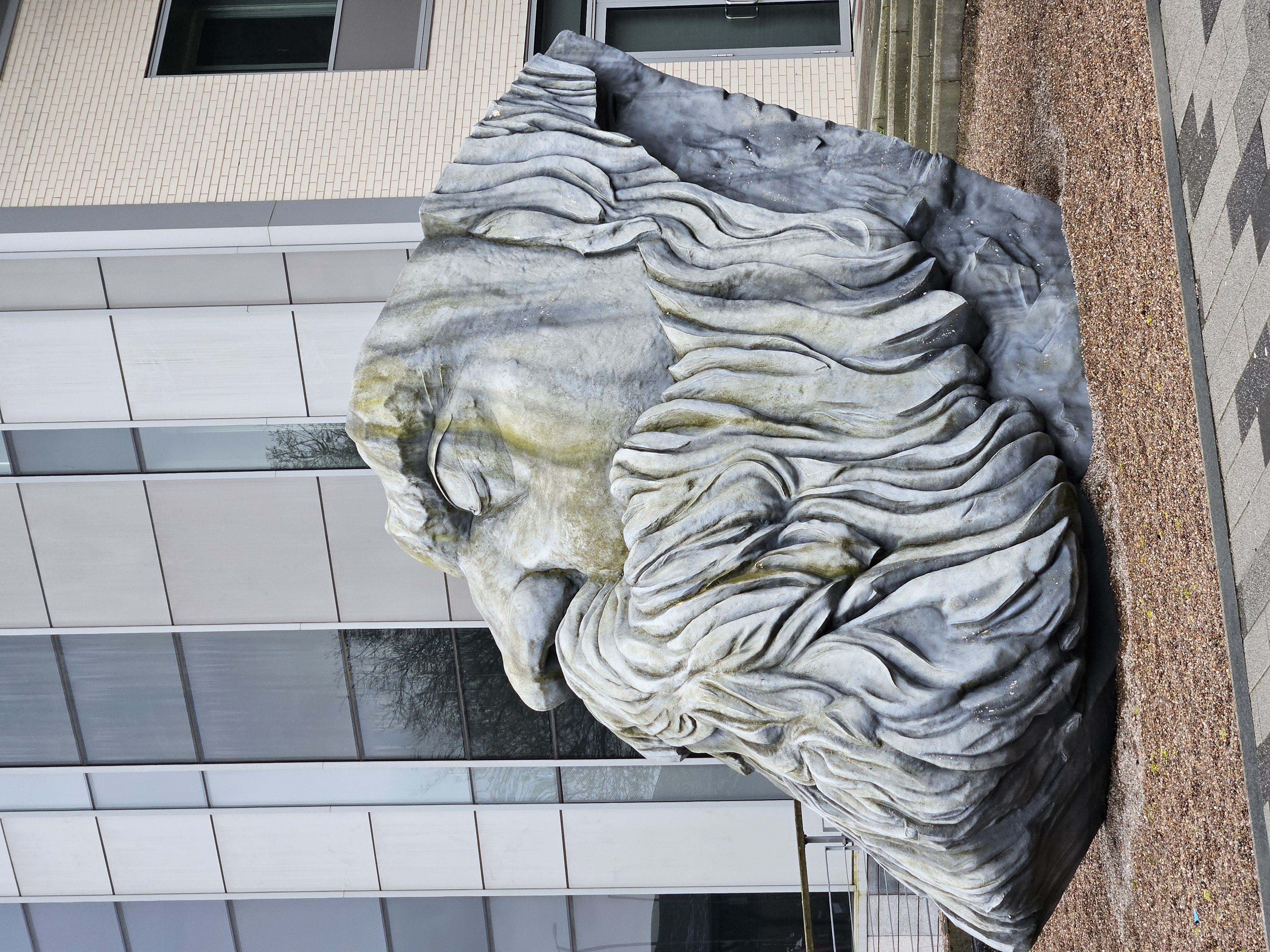 Engels sculpture